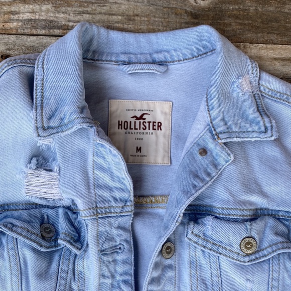 Hollister Women’s Cropped Denim Jacket - Picture 3 of 6